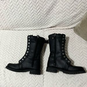 Harley Davidson boots. Very new! Never rode in, worn a couple of times.